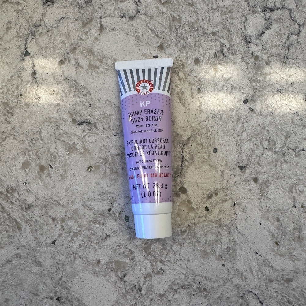 First Aid Beauty‎ - bump eraser body scrub